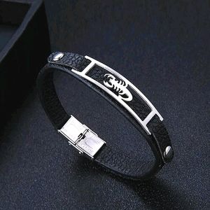 Scorpion Details Bracelet .